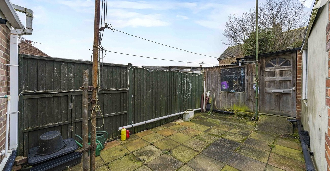 3 bedroom house for sale in Swanscombe | Robinson Jackson