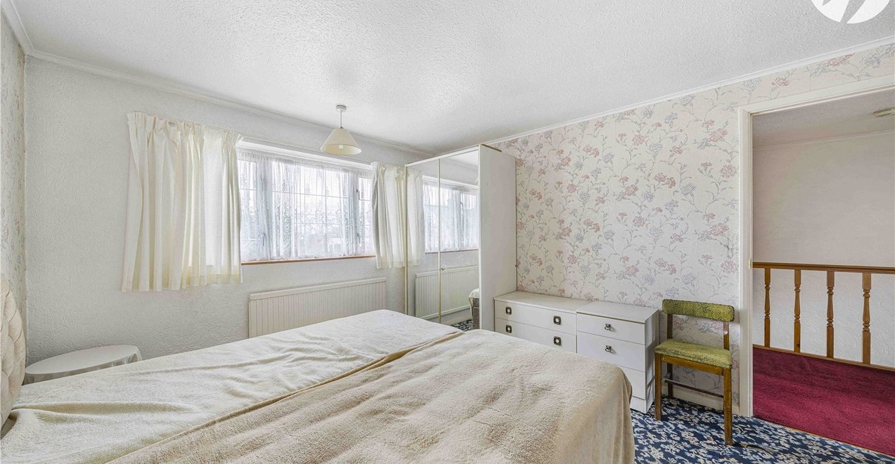 3 bedroom house for sale in Swanscombe | Robinson Jackson