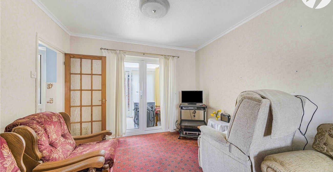 3 bedroom house for sale in Swanscombe | Robinson Jackson