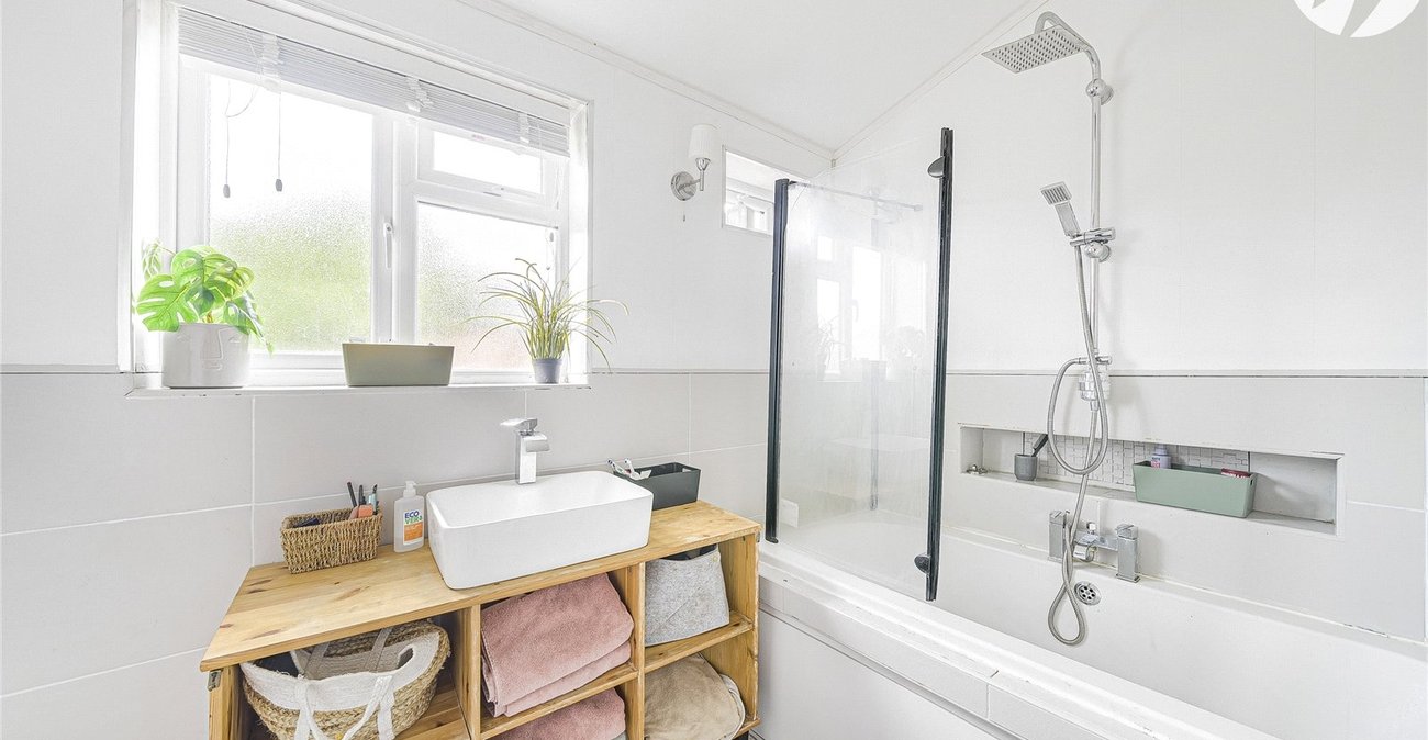 3 bedroom house for sale in Swanscombe | Robinson Jackson