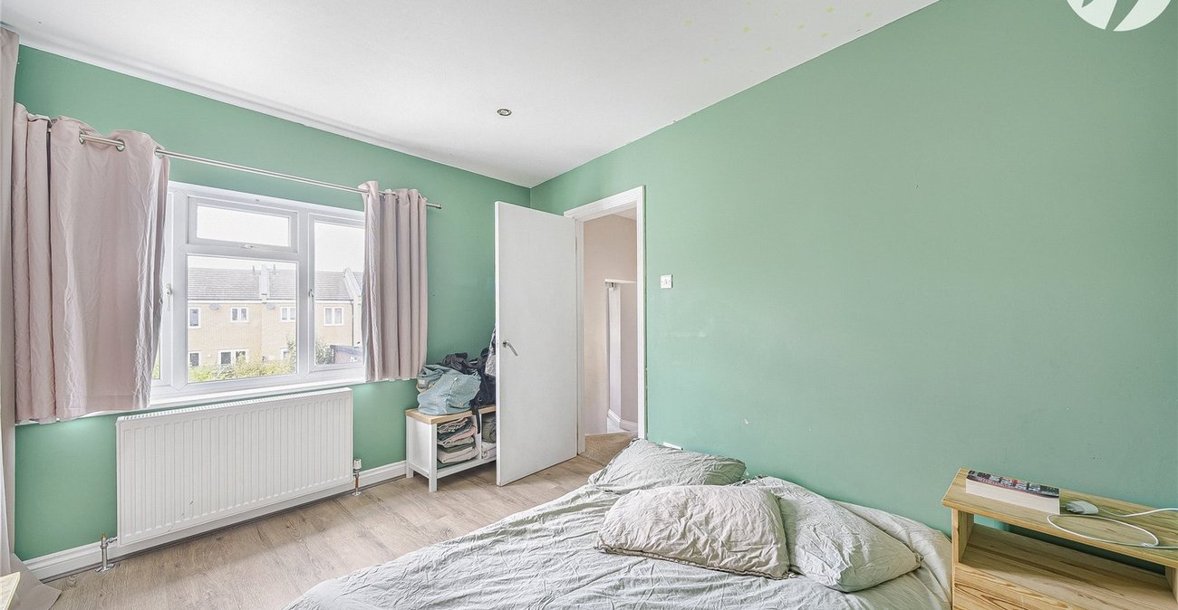3 bedroom house for sale in Swanscombe | Robinson Jackson