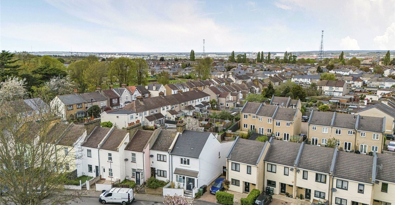 3 bedroom house for sale in Swanscombe | Robinson Jackson