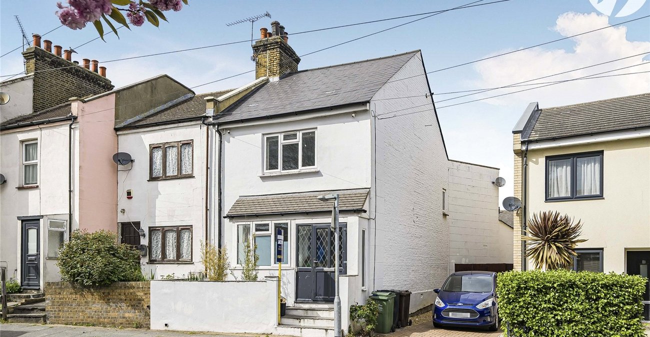 3 bedroom house for sale in Swanscombe | Robinson Jackson