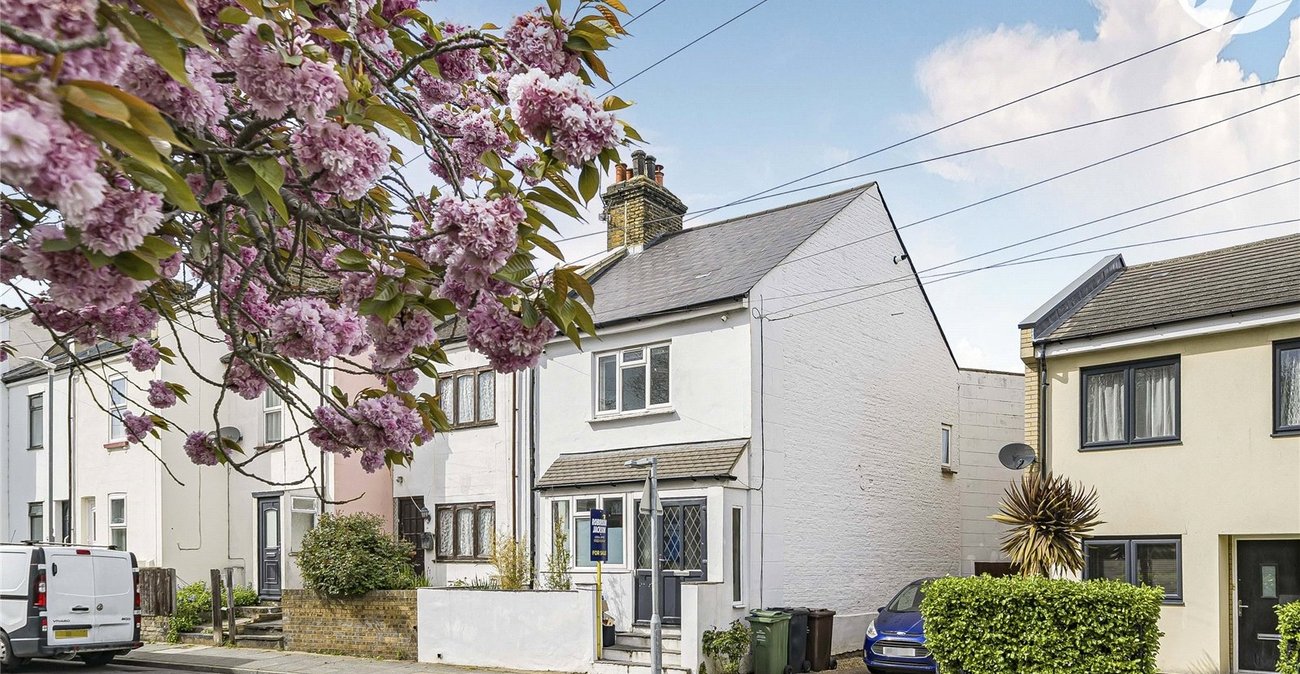 3 bedroom house for sale in Swanscombe | Robinson Jackson