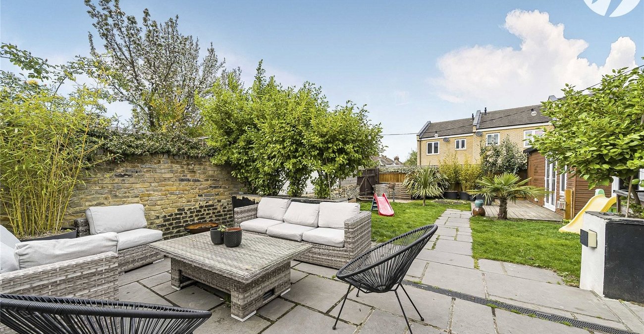 3 bedroom house for sale in Swanscombe | Robinson Jackson