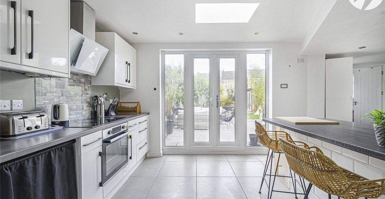 3 bedroom house for sale in Swanscombe | Robinson Jackson