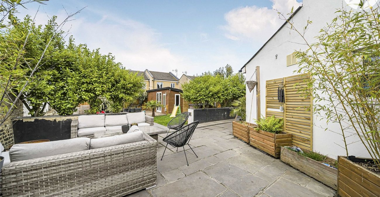 3 bedroom house for sale in Swanscombe | Robinson Jackson