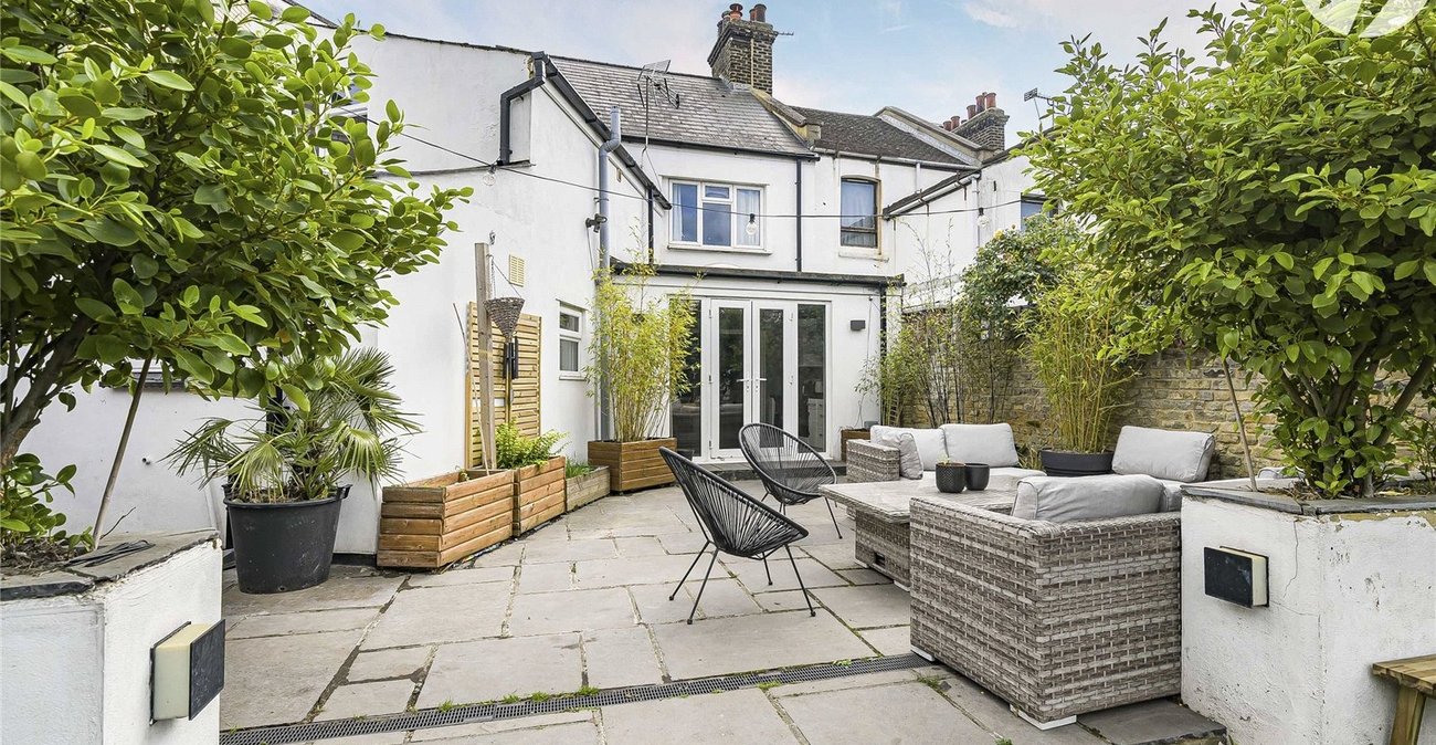 3 bedroom house for sale in Swanscombe | Robinson Jackson