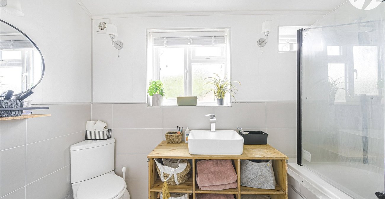 3 bedroom house for sale in Swanscombe | Robinson Jackson