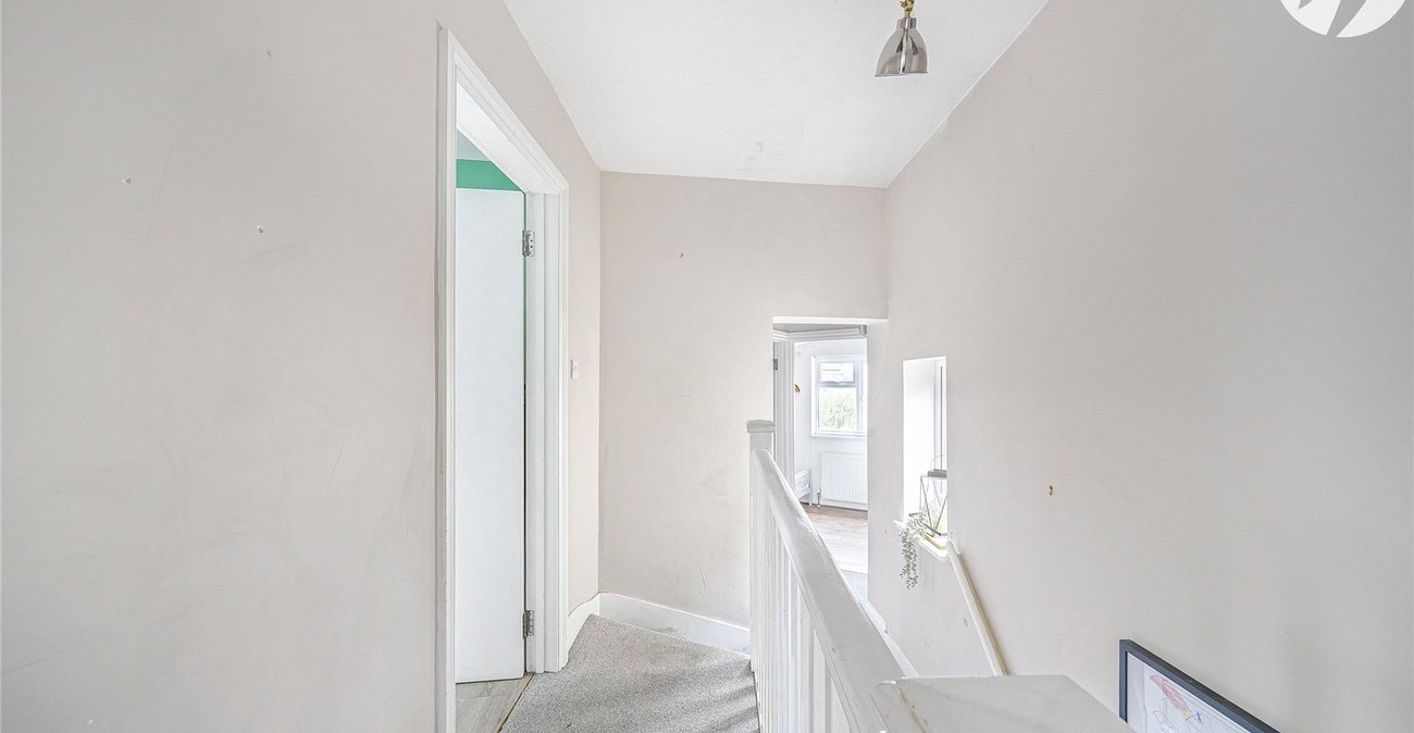 3 bedroom house for sale in Swanscombe | Robinson Jackson