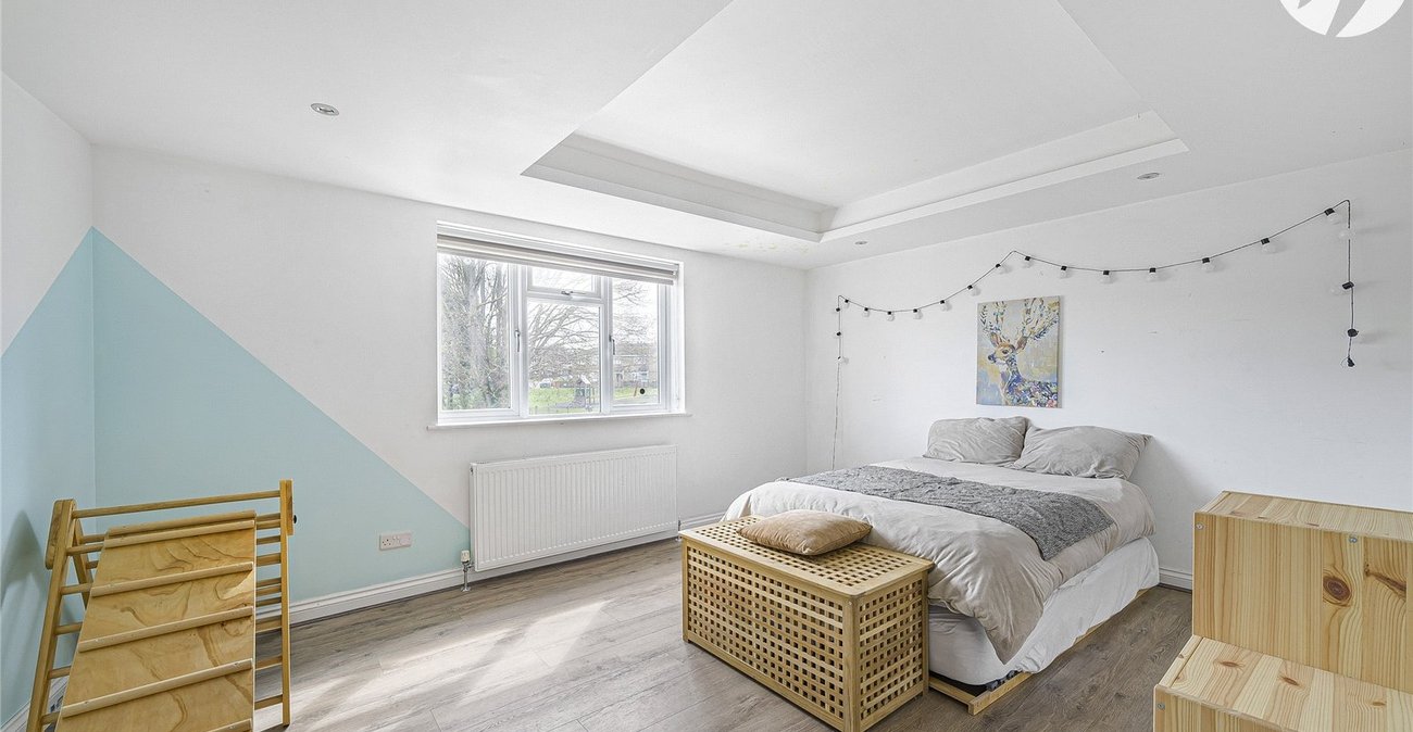 3 bedroom house for sale in Swanscombe | Robinson Jackson