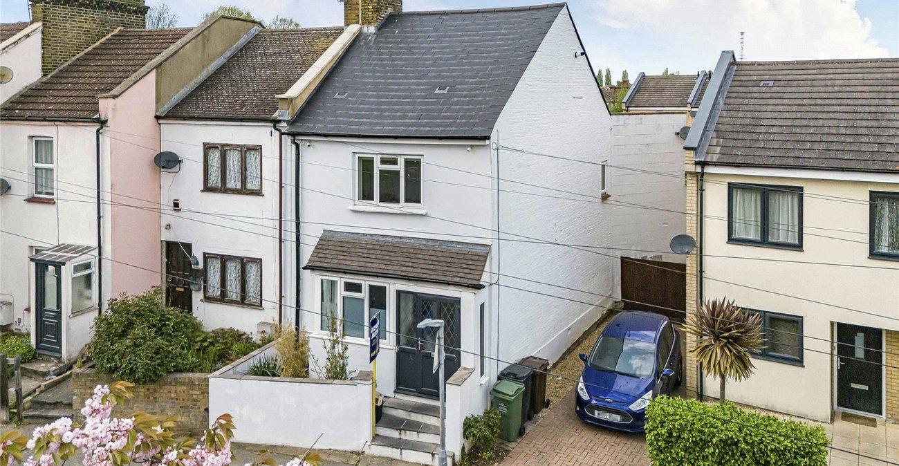 3 bedroom house for sale in Swanscombe | Robinson Jackson