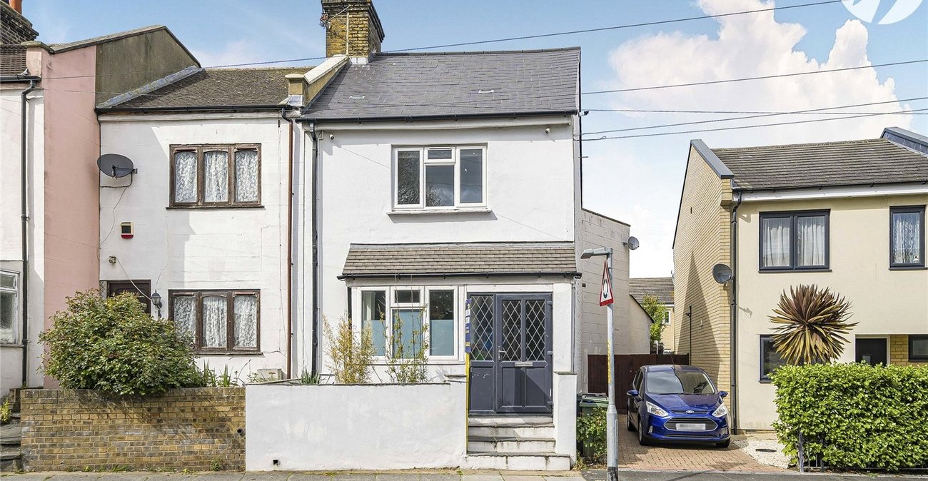 3 bedroom house for sale in Swanscombe | Robinson Jackson