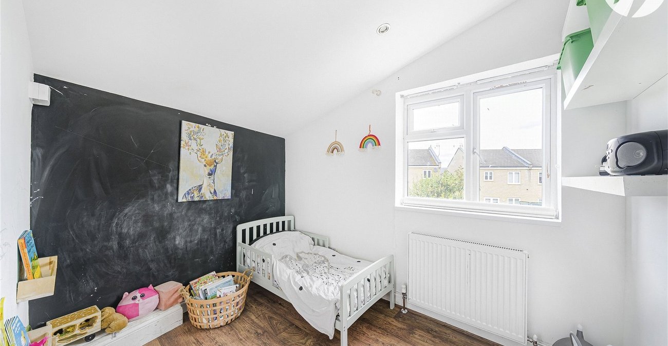 3 bedroom house for sale in Swanscombe | Robinson Jackson