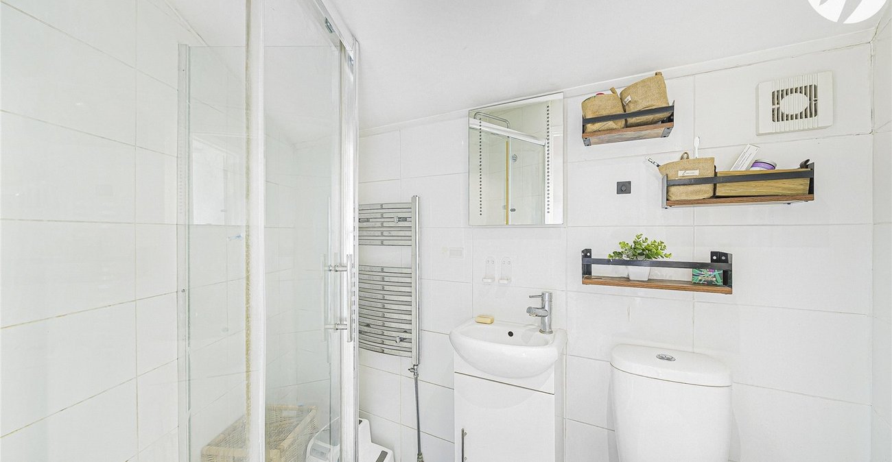 3 bedroom house for sale in Swanscombe | Robinson Jackson