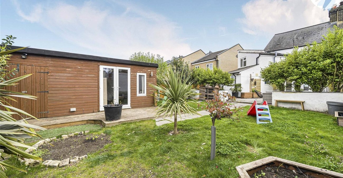 3 bedroom house for sale in Swanscombe | Robinson Jackson
