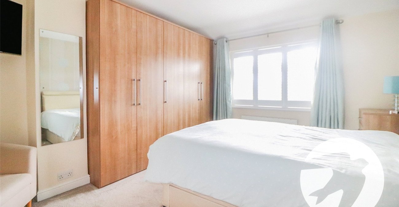 4 bedroom house for sale in Erith (Bexleyheath Borders) | Robinson Jackson