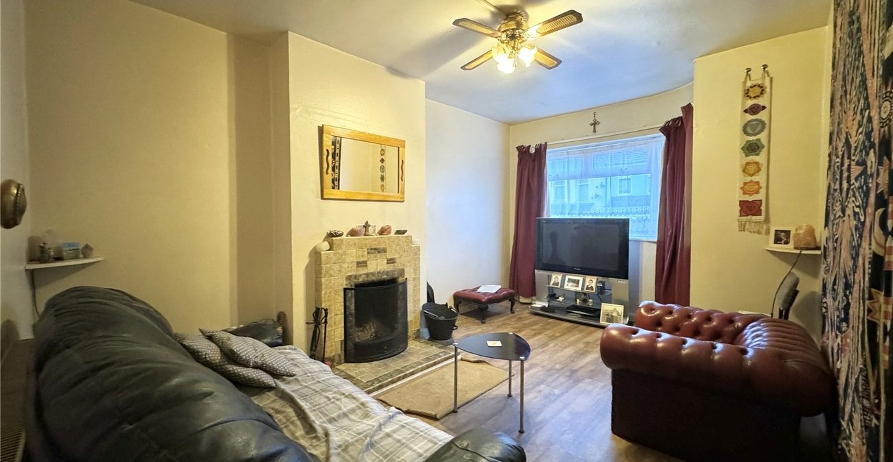 2 bedroom property for sale in London | Robinson Jackson