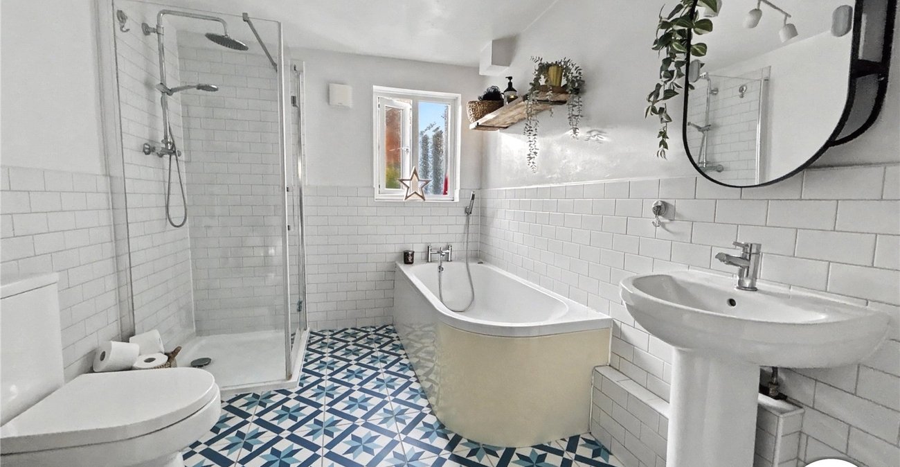 3 bedroom house for sale in Plumstead Common | Robinson Jackson