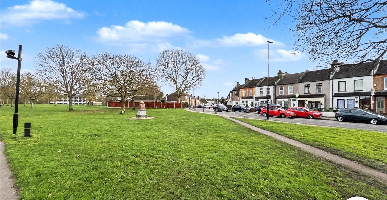 3 bedroom house for sale in Plumstead Common | Robinson Jackson