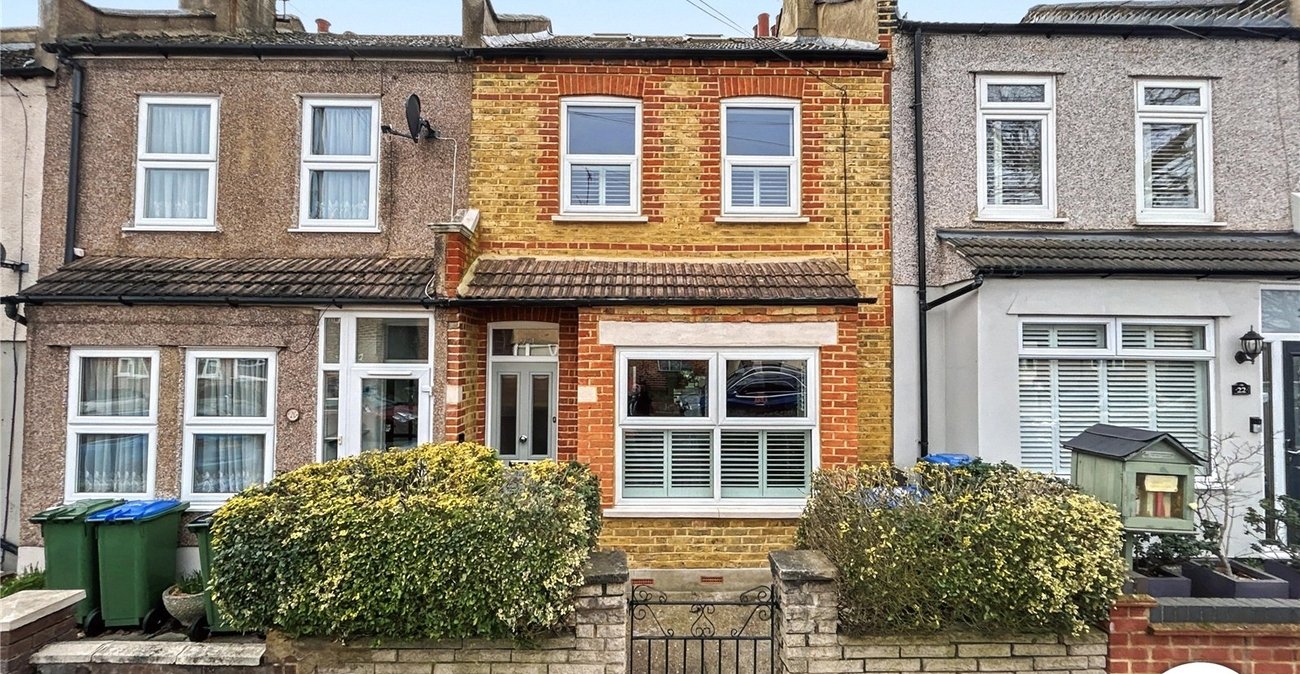 3 bedroom house for sale in Plumstead Common | Robinson Jackson