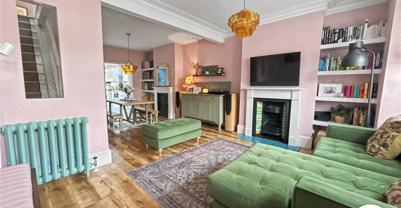 3 bedroom house for sale in Plumstead Common | Robinson Jackson