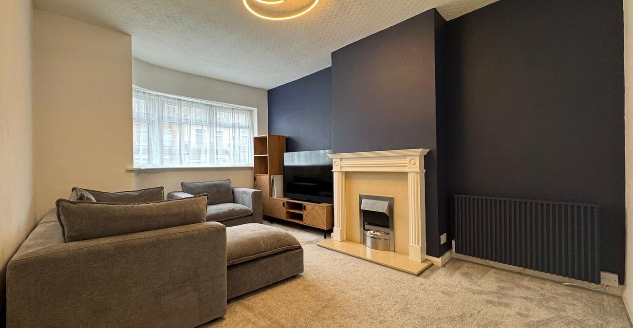 2 bedroom property for sale in Plumstead Common | Robinson Jackson