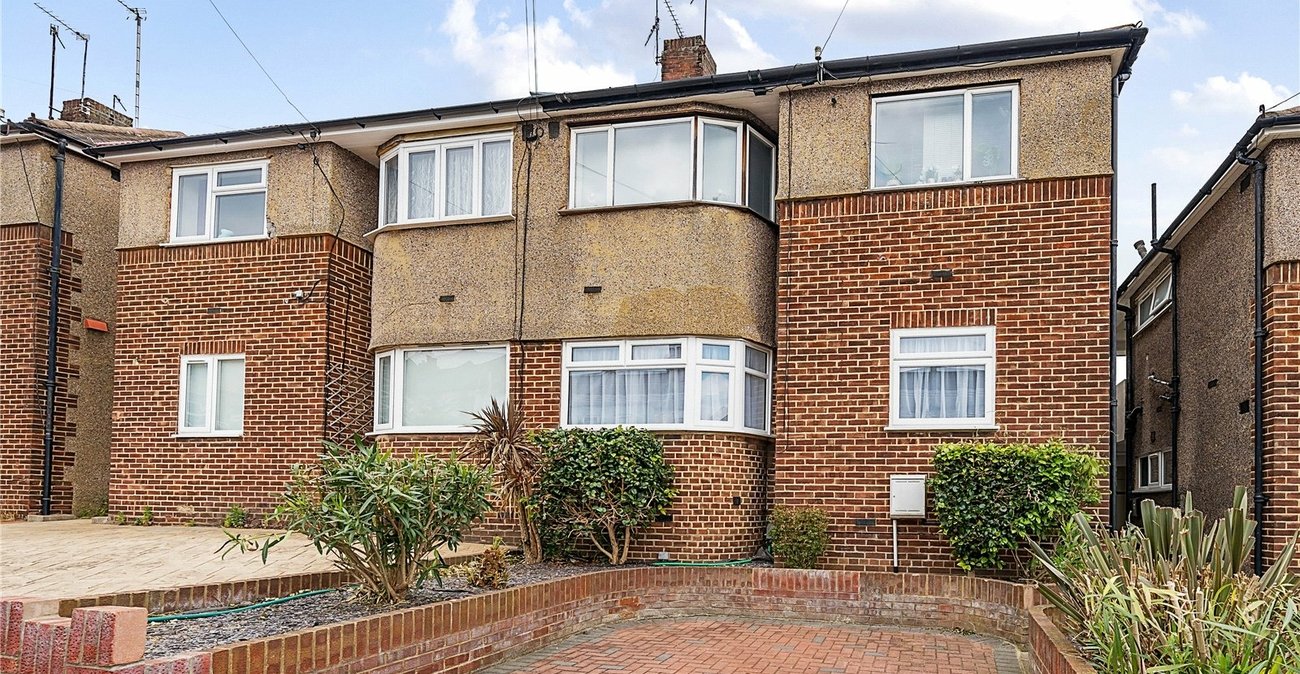 2 bedroom property for sale in Plumstead Common | Robinson Jackson