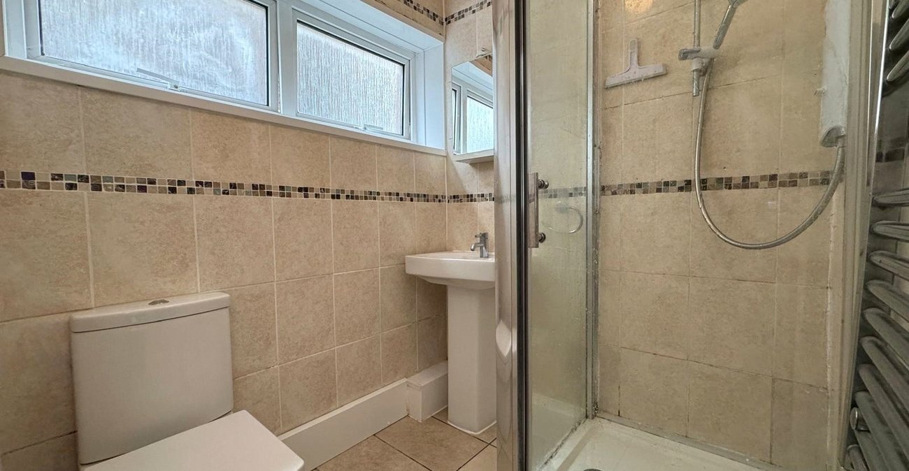 2 bedroom property for sale in Plumstead Common | Robinson Jackson