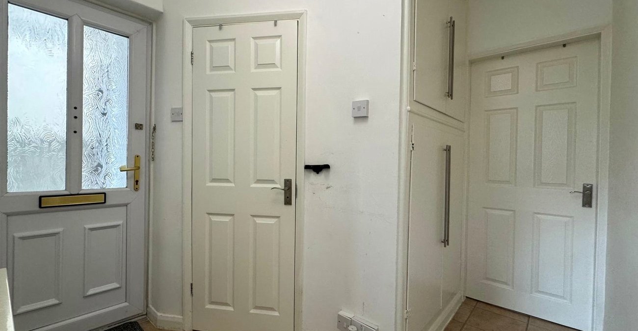 2 bedroom property for sale in Plumstead Common | Robinson Jackson