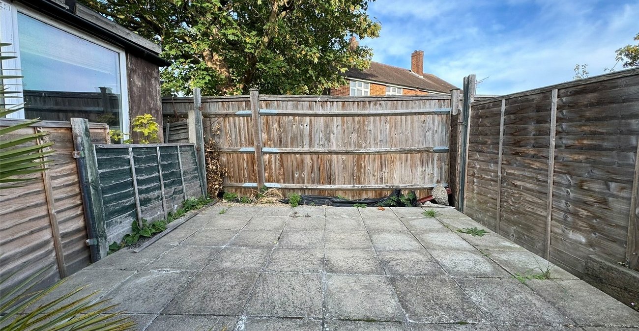 2 bedroom property for sale in Plumstead Common | Robinson Jackson