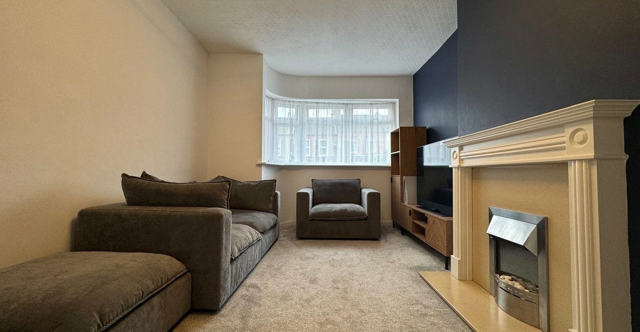 2 bedroom property for sale in Plumstead Common | Robinson Jackson