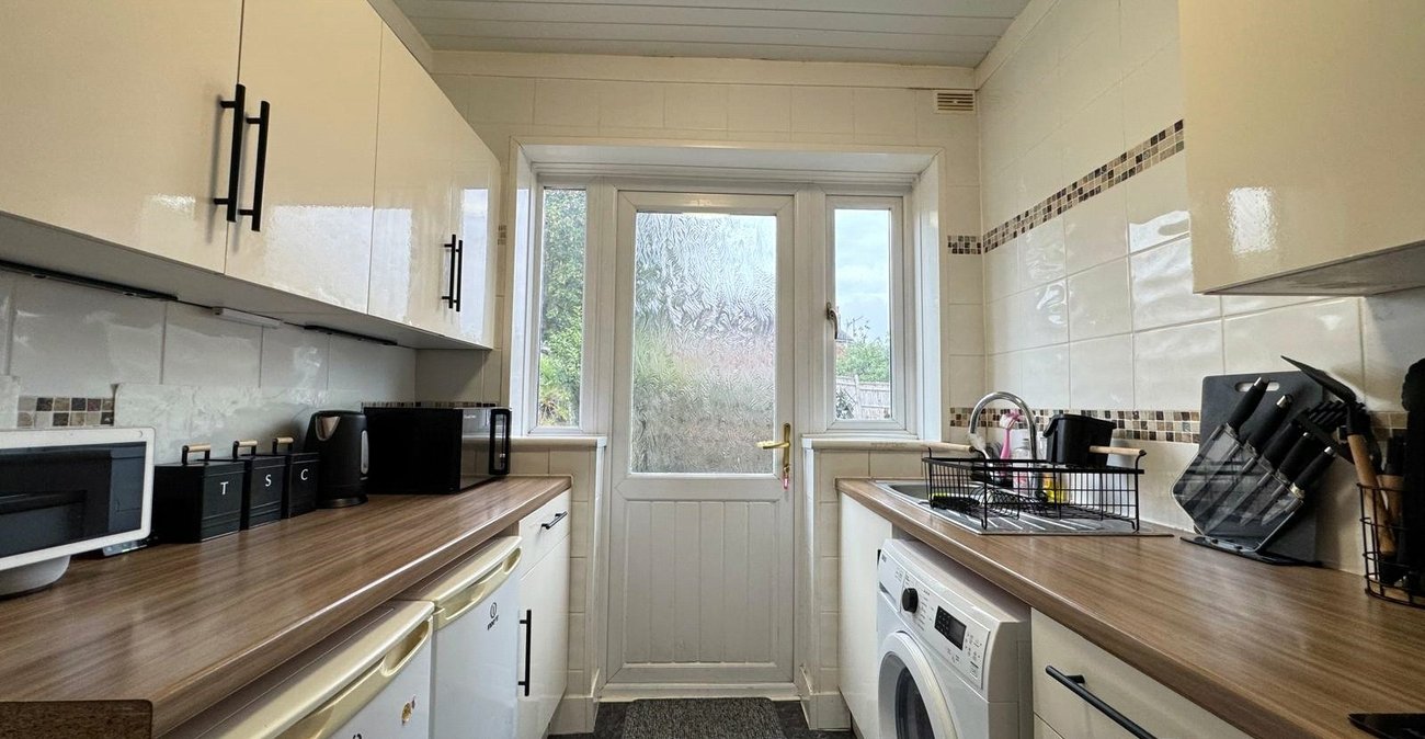 2 bedroom property for sale in Plumstead Common | Robinson Jackson