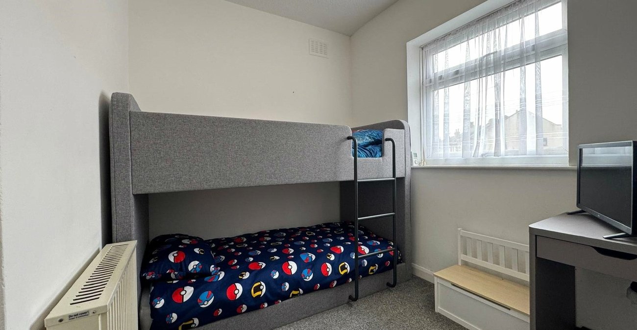 2 bedroom property for sale in Plumstead Common | Robinson Jackson