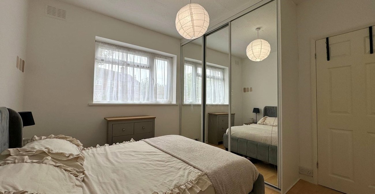 2 bedroom property for sale in Plumstead Common | Robinson Jackson