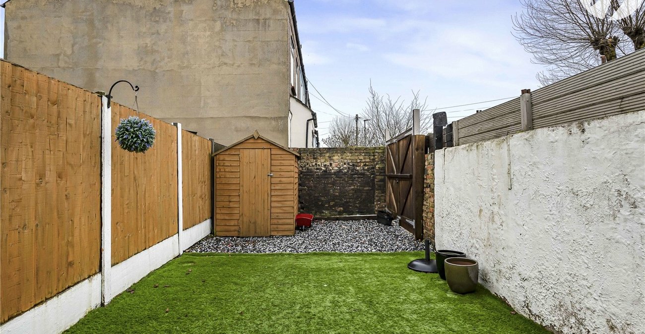 2 bedroom house for sale in Plumstead Common | Robinson Jackson