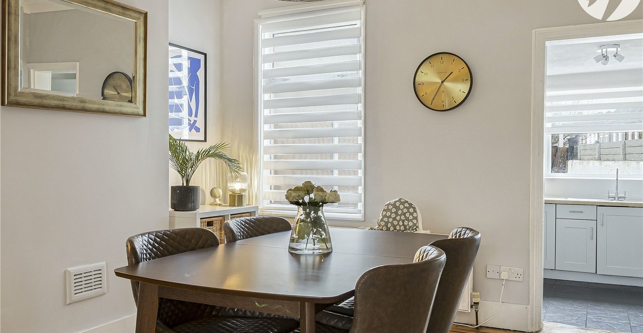 2 bedroom house for sale in Plumstead Common | Robinson Jackson