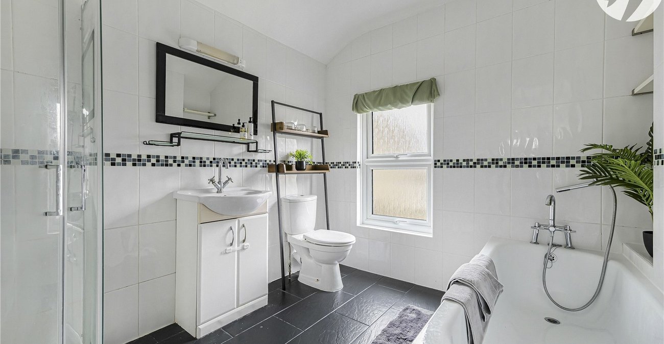 2 bedroom house for sale in Plumstead Common | Robinson Jackson