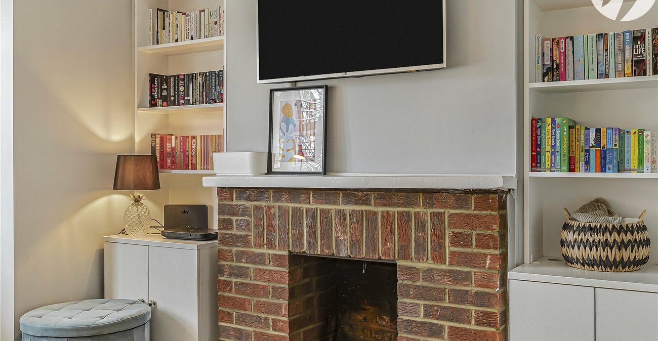 2 bedroom house for sale in Plumstead Common | Robinson Jackson