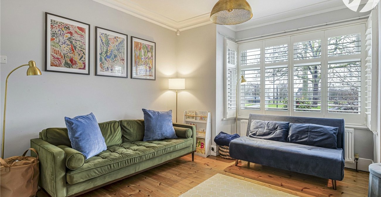 2 bedroom house for sale in Plumstead Common | Robinson Jackson