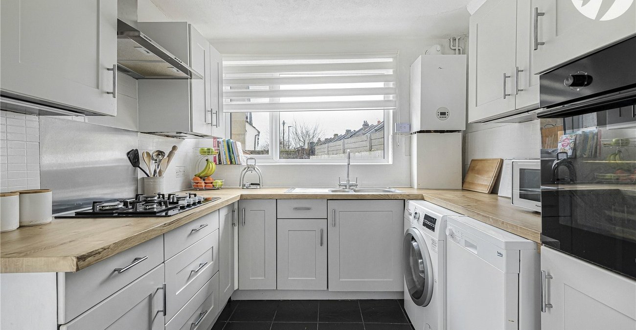 2 bedroom house for sale in Plumstead Common | Robinson Jackson