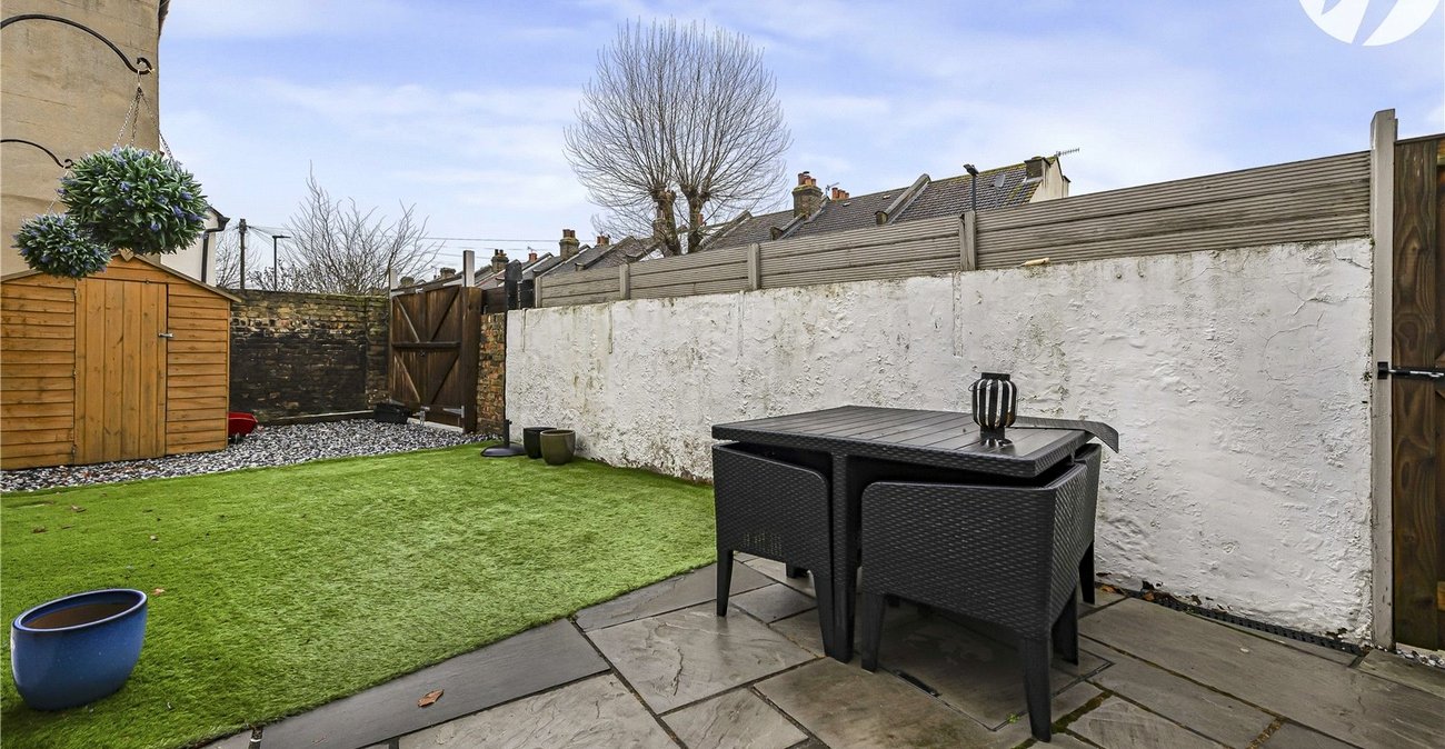 2 bedroom house for sale in Plumstead Common | Robinson Jackson