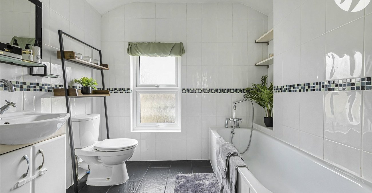 2 bedroom house for sale in Plumstead Common | Robinson Jackson