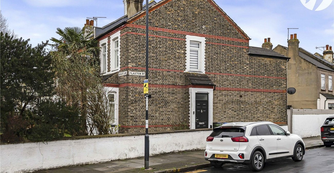 2 bedroom house for sale in Plumstead Common | Robinson Jackson