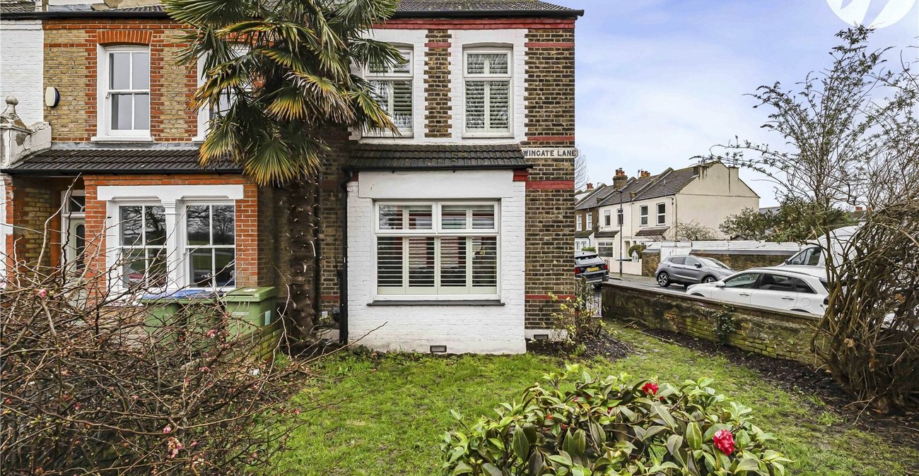 2 bedroom house for sale in Plumstead Common | Robinson Jackson