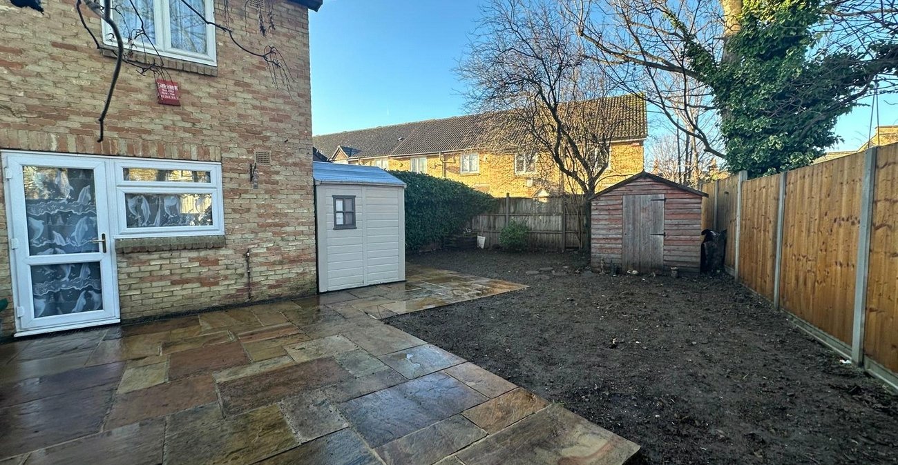 2 bedroom house for sale in London | Robinson Jackson