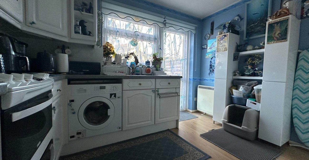 2 bedroom house for sale in London | Robinson Jackson