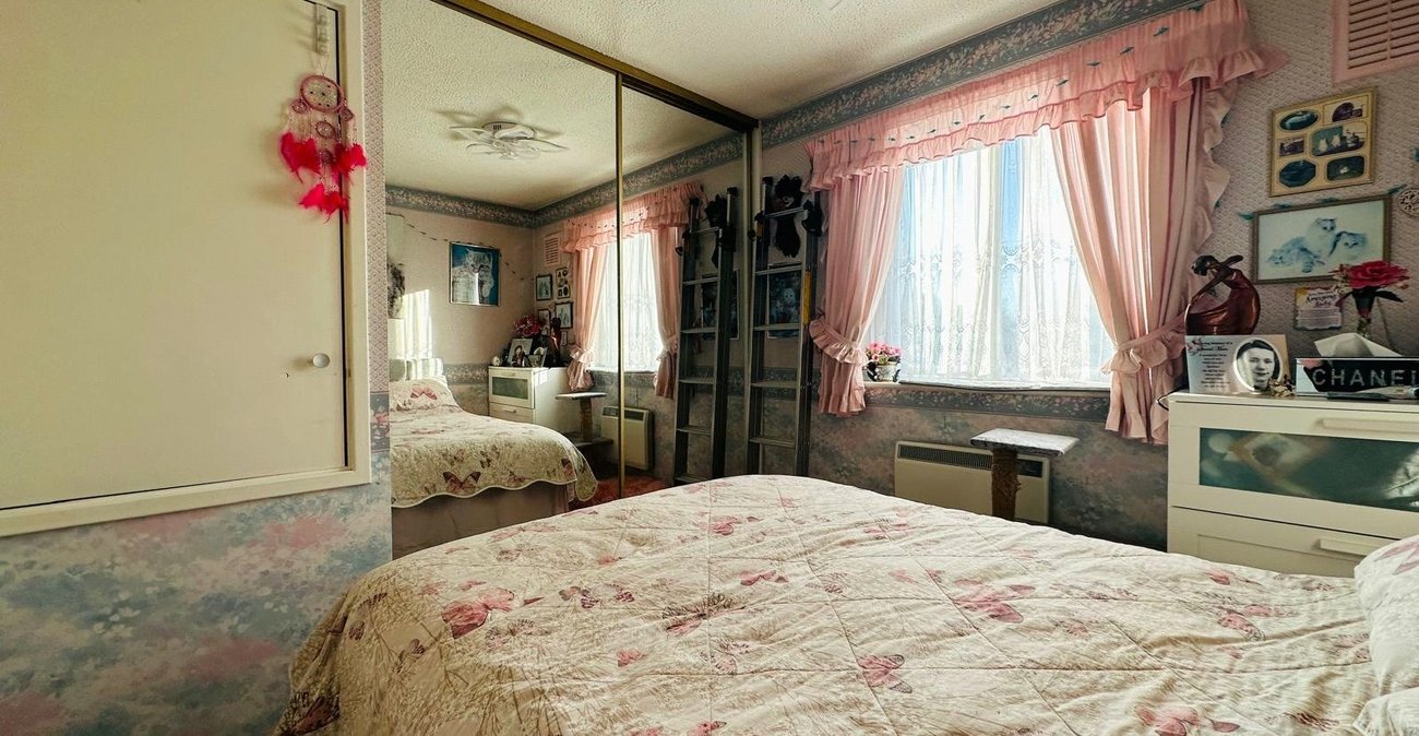 2 bedroom house for sale in London | Robinson Jackson