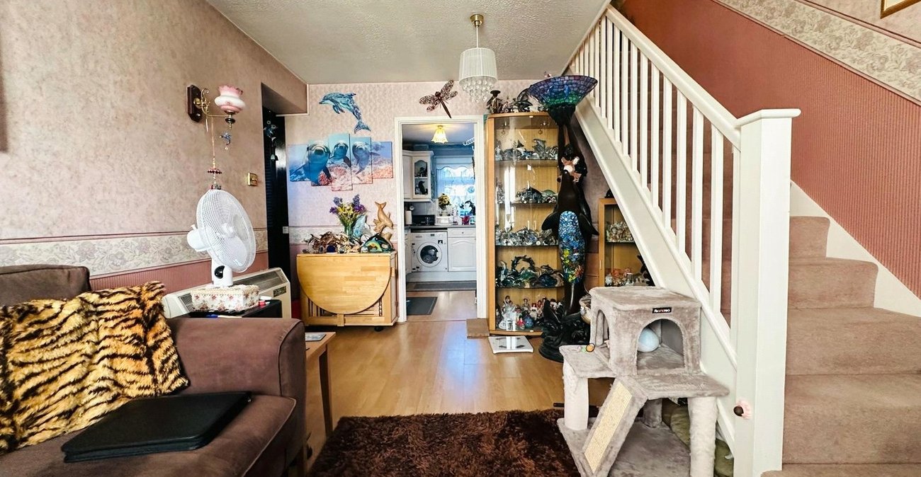 2 bedroom house for sale in London | Robinson Jackson