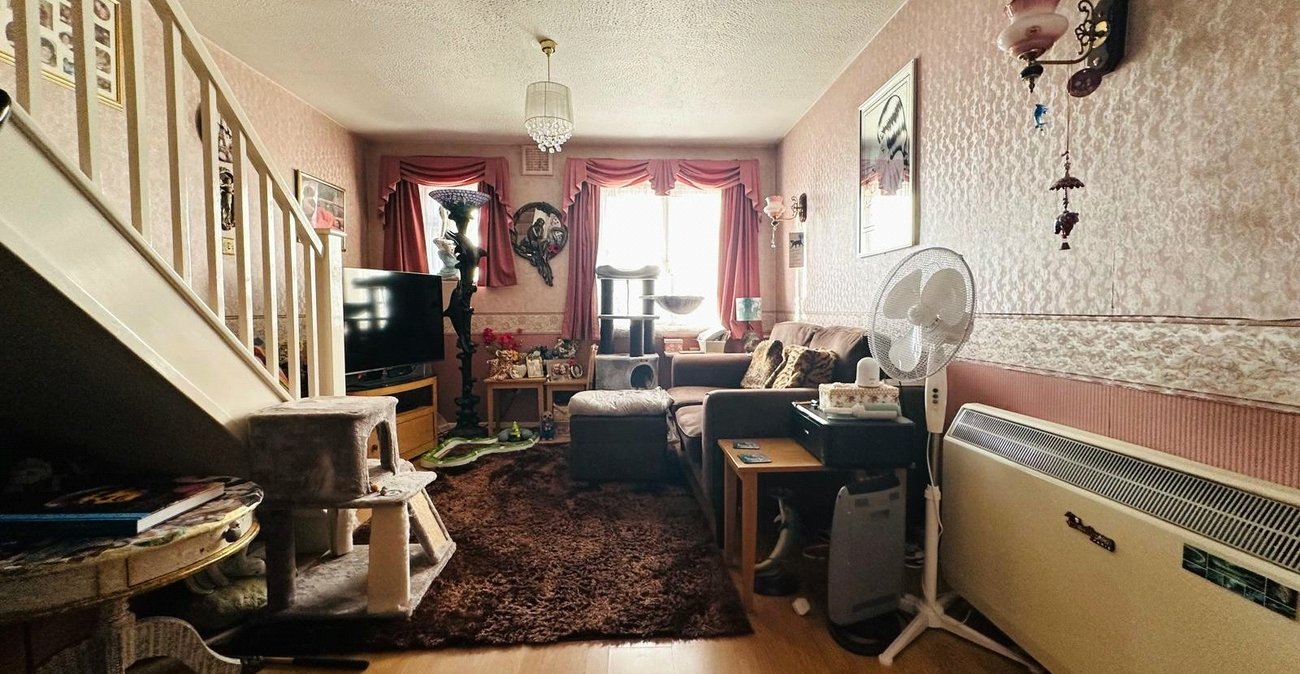 2 bedroom house for sale in London | Robinson Jackson